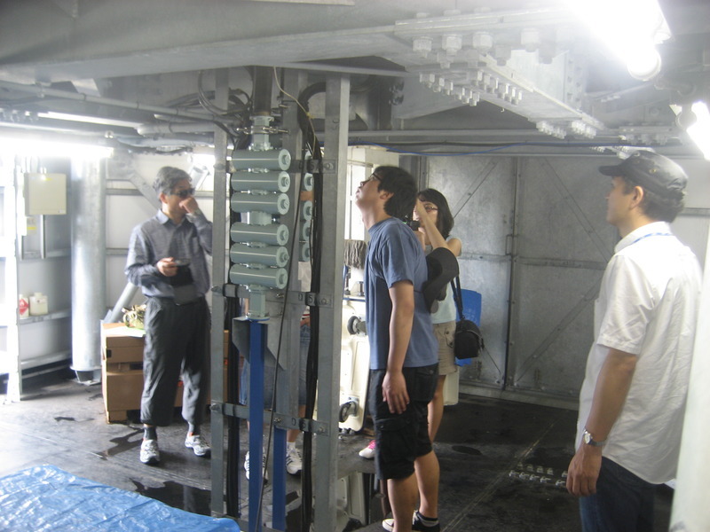 004kouk.JPG(137 Kbyte)